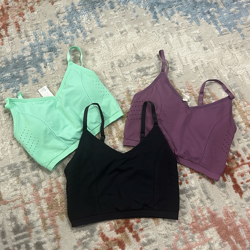 bundle of fabletics tops